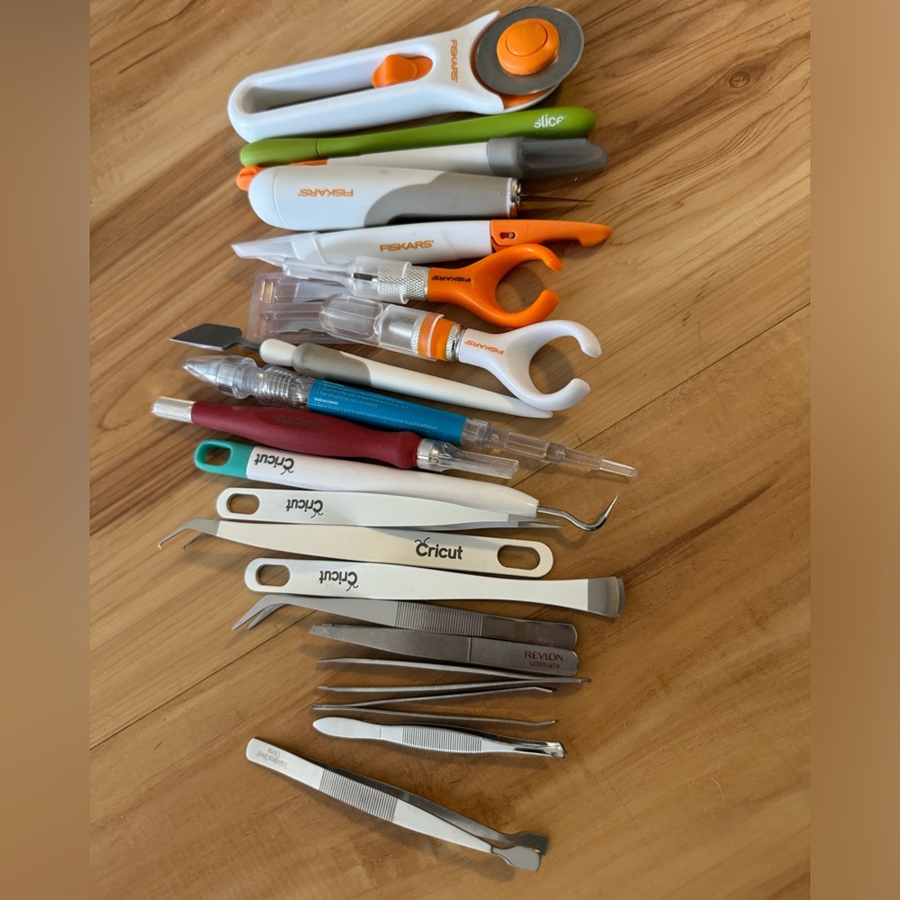 Cricut and fiskars tools for vinyl